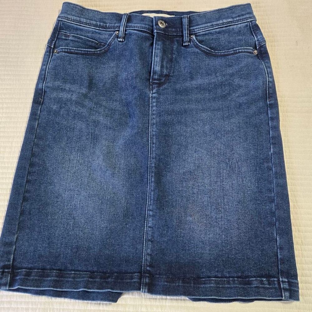 Women's Levi's Perfectly Slimming 512 Denim Skirt in Dark Blue Wash Size 6 - Picture 2 of 12